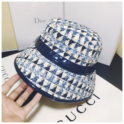 Palarie de dama actuala cu elemente din piele in trei culori