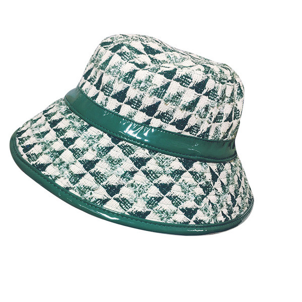 Palarie de dama actuala cu elemente din piele in trei culori