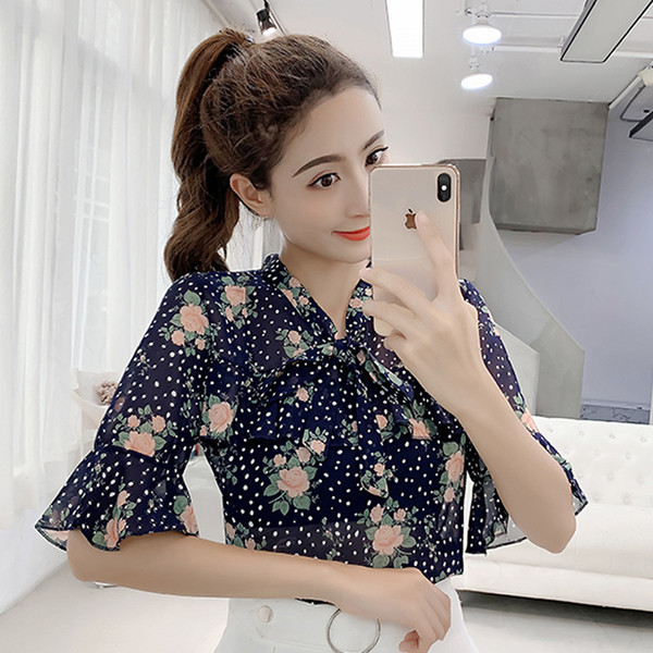 Aktuális női blúz három színben virágos motívumokkal és nyakkendőkkel