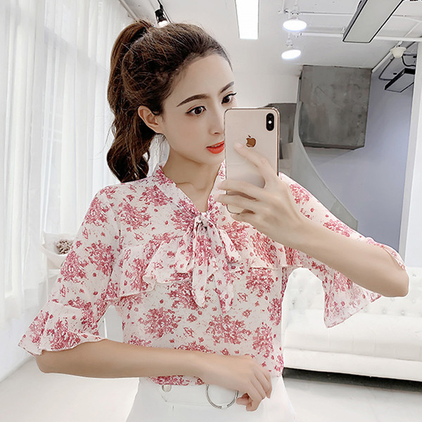 Aktuális női blúz három színben virágos motívumokkal és nyakkendőkkel