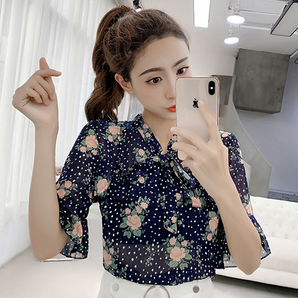 Aktuális női blúz három színben virágos motívumokkal és nyakkendőkkel