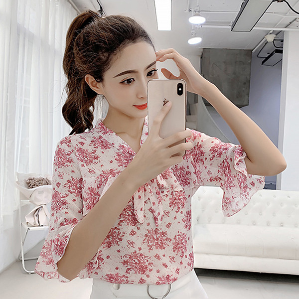 Aktuális női blúz három színben virágos motívumokkal és nyakkendőkkel