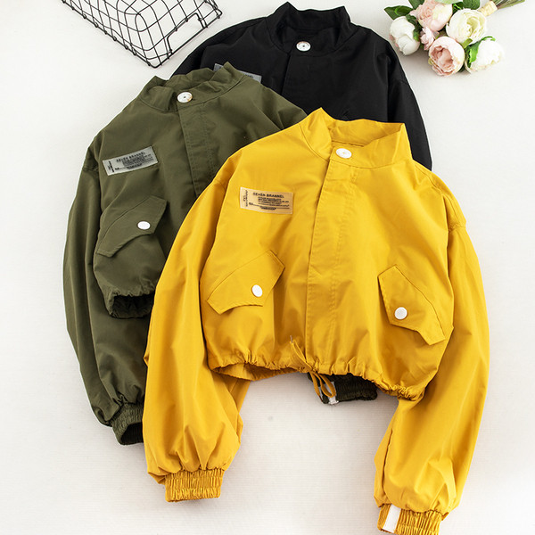 Geaca de dama de toamna cu buzunar si nasturi in negru, verde si galben