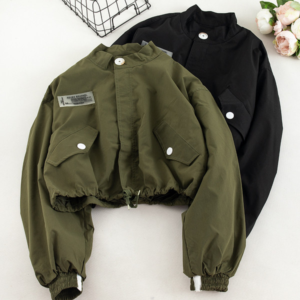 Geaca de dama de toamna cu buzunar si nasturi in negru, verde si galben