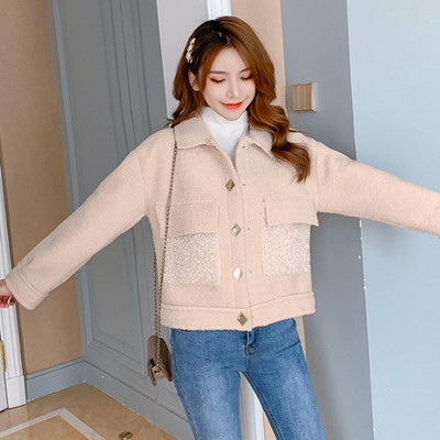 Új modell női rövid kabát gombokkal és gallérral bézs, rózsaszín és fehér színben