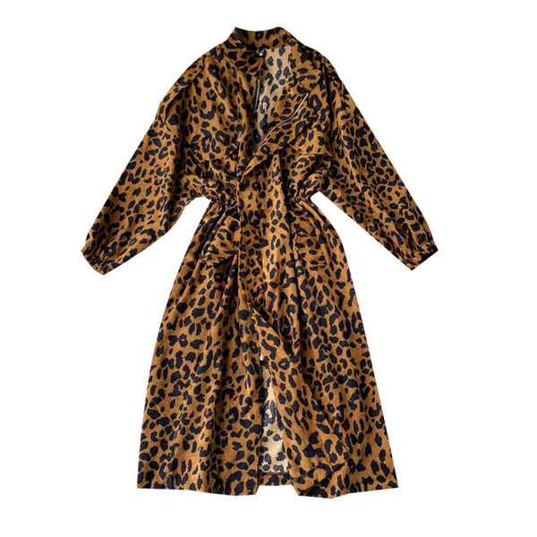 Hosszú női kabát elasztikus derékkal és leopárd mintával