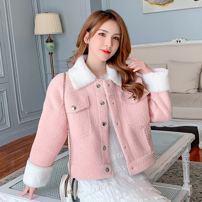 Μοντέρνο γυναικείο παλτό με τσέπες και παλτό σε ροζ και άσπρο χρώμα