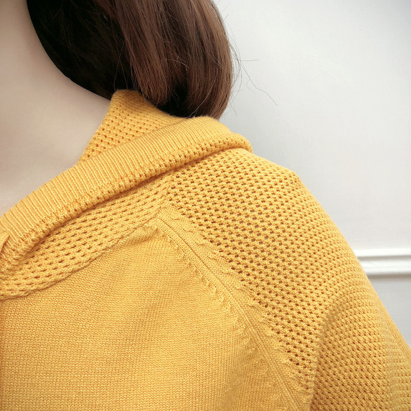 Női alkalmi blúz kapucnival és megkötővel fehér, fekete, sárga, bézs, kék és zöld színben