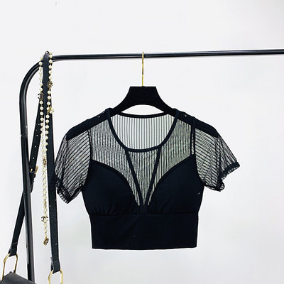 Γυναικεία μπλούζα με δαντέλα - κοντό  μοντέλο σε λευκό και μαύρο χρώμα