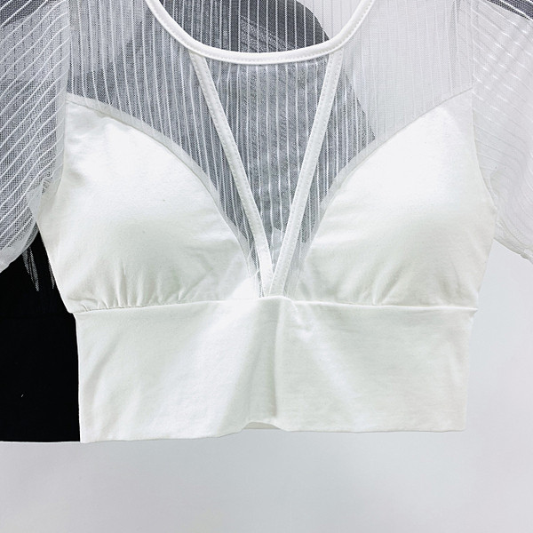 Γυναικεία μπλούζα με δαντέλα - κοντό  μοντέλο σε λευκό και μαύρο χρώμα