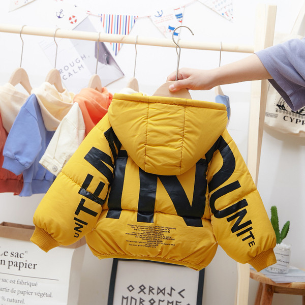 Geaca de copii actuala pentru baieti in trei culori cu aplicatie si buzunare