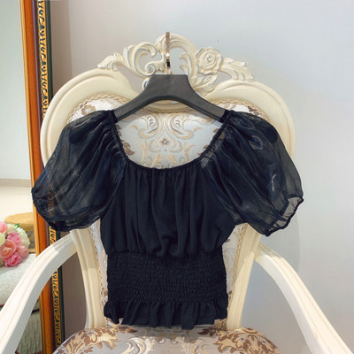 Bluză de damă modernă cu decolteu pătrat în alb, roz și negru