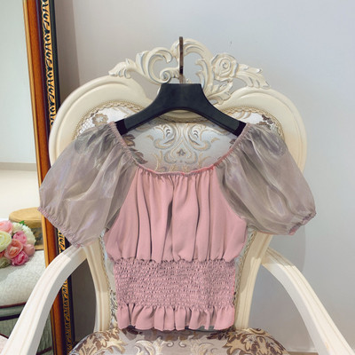 Bluză de damă modernă cu decolteu pătrat în alb, roz și negru