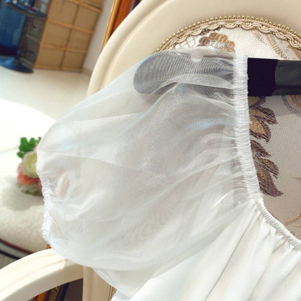 Bluză de damă modernă cu decolteu pătrat în alb, roz și negru