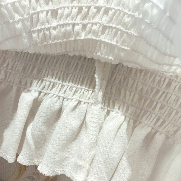 Bluză de damă modernă cu decolteu pătrat în alb, roz și negru