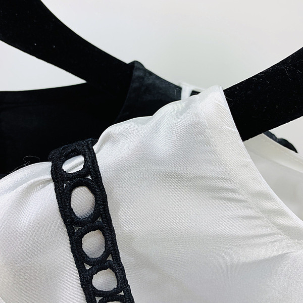 Maieu de damă tricotat cu decolteu spitz în două culori