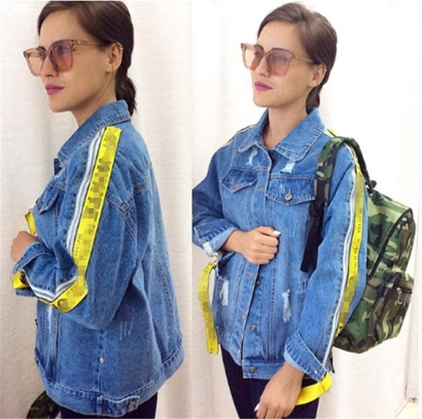 Női alkalmi farmerdzseki kék szegéllyel