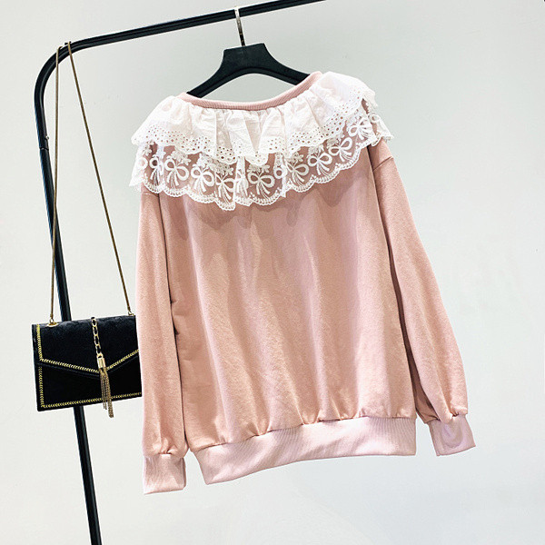 Sport-alkalmi női blúz rátéttel és csipkével, három színben