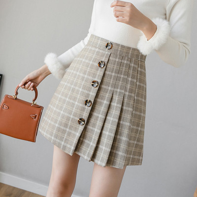 Aktuális női kockás szoknya zöld, fekete és bézs gombokkal