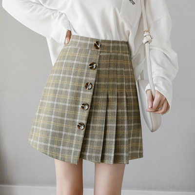 Aktuális női kockás szoknya zöld, fekete és bézs gombokkal