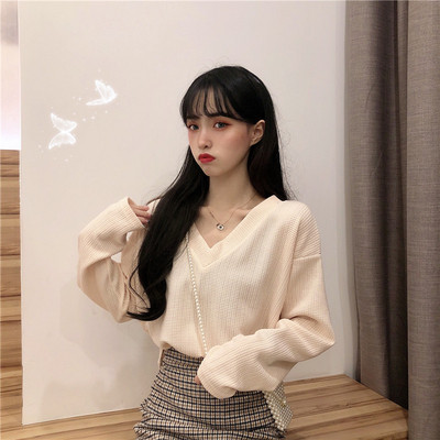 Γυναικεία κομψή μπλούζα σε τρία χρώματα με λαιμόκοψη