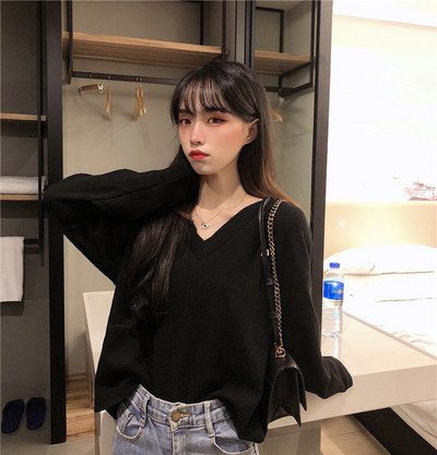 Γυναικεία κομψή μπλούζα σε τρία χρώματα με λαιμόκοψη