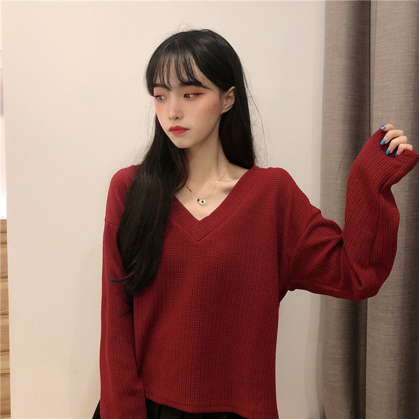 Γυναικεία κομψή μπλούζα σε τρία χρώματα με λαιμόκοψη