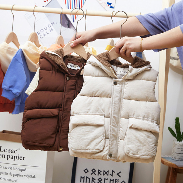 Vesta moderna pentru copii in trei culori cu gluga si nasturi