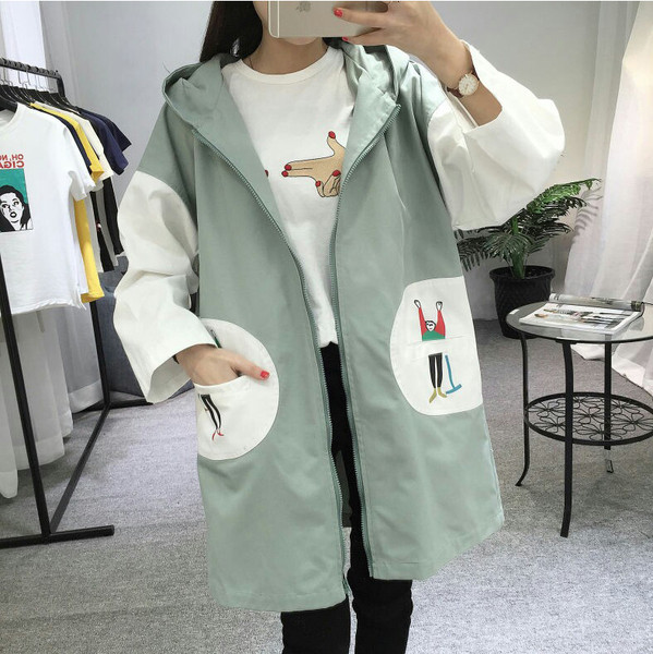 Jachetă lungă de toamnă modernă pentru femei, cu glugă și aplicație în verde, roz și negru