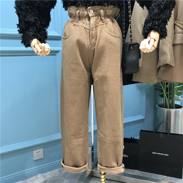 Μοντέρνα γυναικεία τζιν με ψηλή μέση σε μπλε, καφέ και άσπρο χρώμα