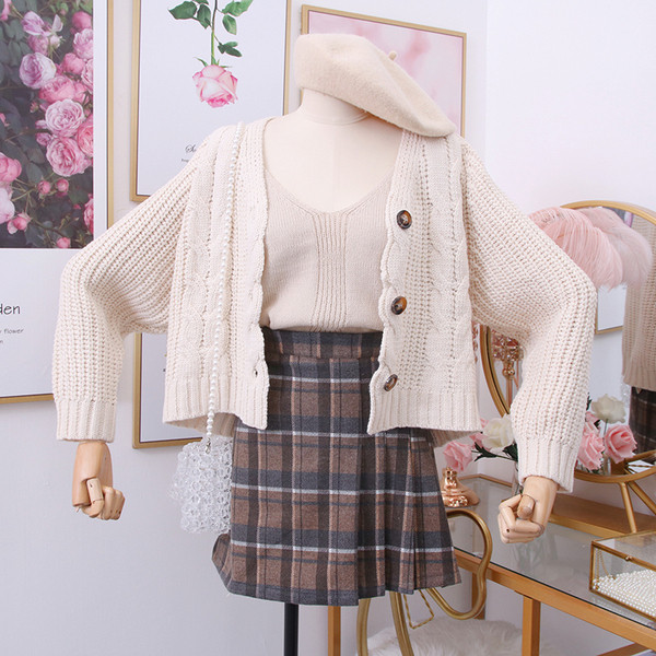 Μοντέρνα γυναικεία ζακέτα  με κουμπιά σε μπλε, μπεζ, κίτρινο και κόκκινο χρώμα