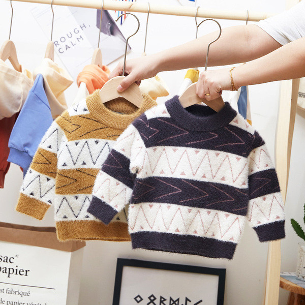 Μοντέρνο παιδικό πουλόβερ για αγόρια σε δύο χρώματα με οβάλ ντεκολτέ