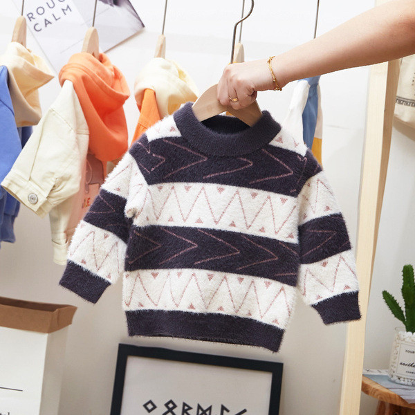 Μοντέρνο παιδικό πουλόβερ για αγόρια σε δύο χρώματα με οβάλ ντεκολτέ