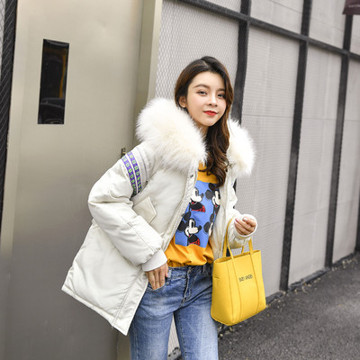 Μοντέρνο γυναικείο μπουφάν με έγχρωμη γούνα στην κουκούλα