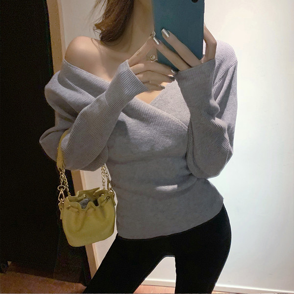 Pulover de damă cu decolteu în V și mâneci căzute în negru, gri, bej și roz