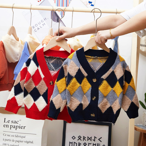 Μοντέρνα παιδική ζακέτα για αγόρια με V-λαιμόκοψη και κουμπιά