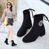 Μοντέρνες γυναικείες μπότες με διακοσμιτικές πέτρες και χοντρό τακούνι σε μαύρο χρώμα