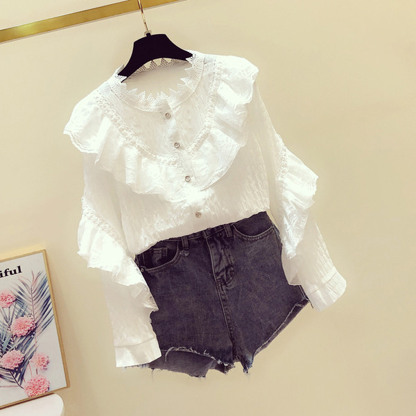 Cămașă elegantă de damă cu nasturi și decolteu oval în alb și violet