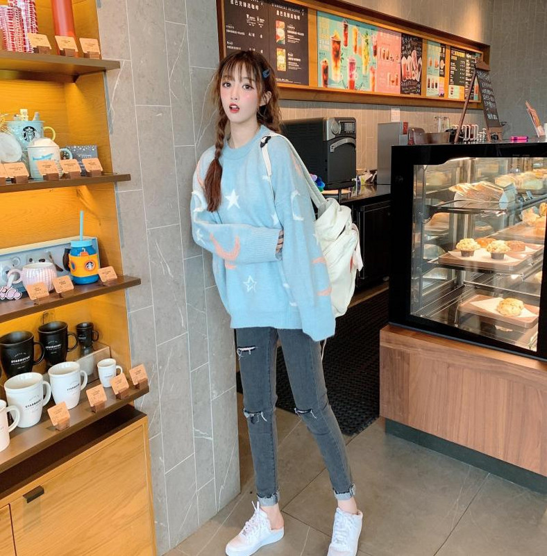 Pulover de dama lat cu decolteu oval in albastru, roz si alb