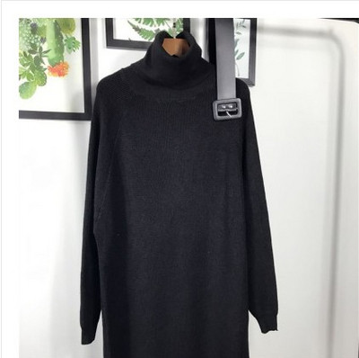 Μακρύ γυναικείο φόρεμα με υψηλό κολάρο - ευρύ μοτίβο σε καφέ και μαύρο χρώμα