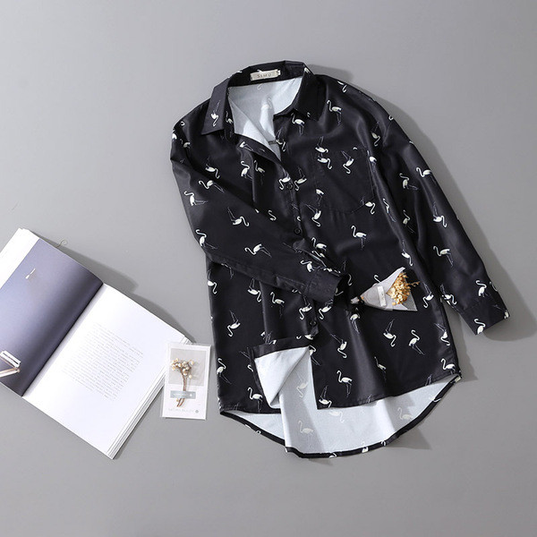 Új modell női ing fekete színben, színes mintával