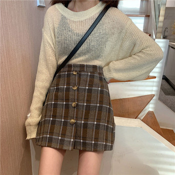 Aktuális női rövid kockás szoknya két színben, gombokkal