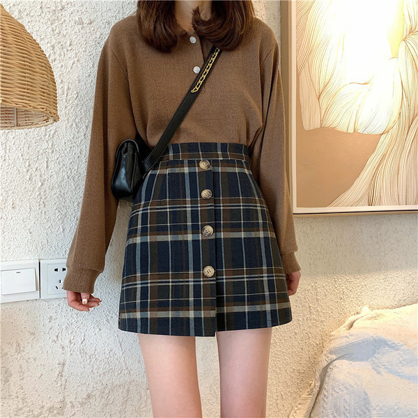 Aktuális női rövid kockás szoknya két színben, gombokkal