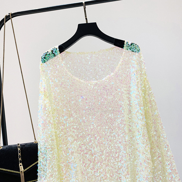 Bluza moderna de dama cu decolteu rotund si efect stralucitor