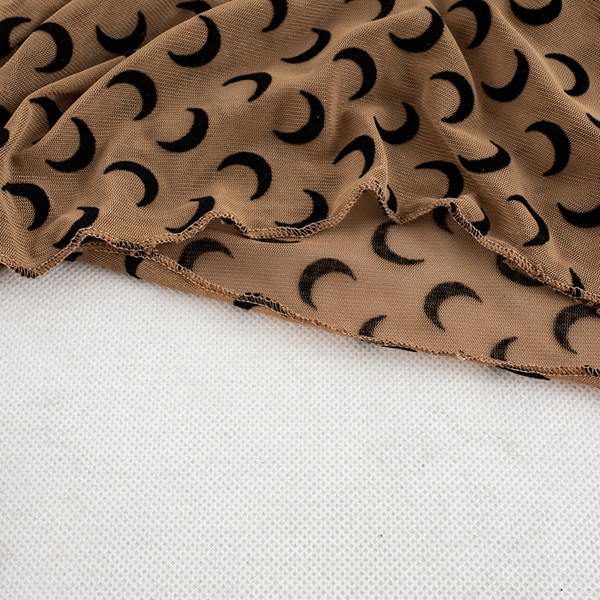 Γυναικεία μπλούζα με κολάρο πόλο σε καφέ και μαύρο χρώμα