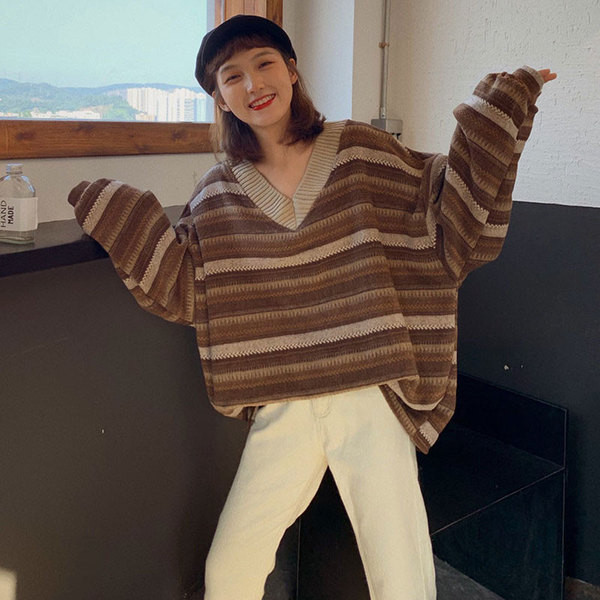 Női hétköznapi széles blúz spitz nyakkivágással, három színben