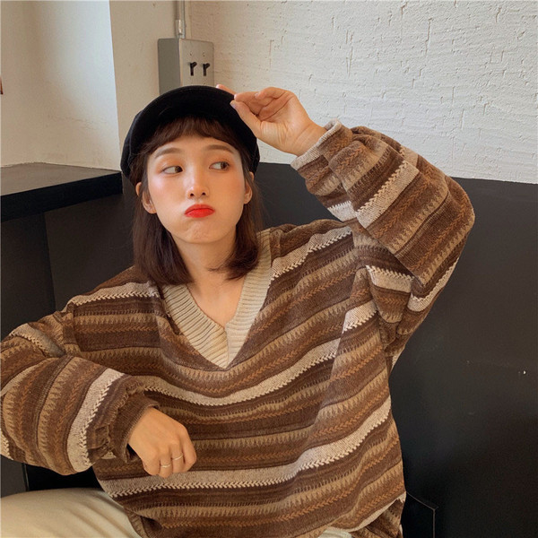 Női hétköznapi széles blúz spitz nyakkivágással, három színben