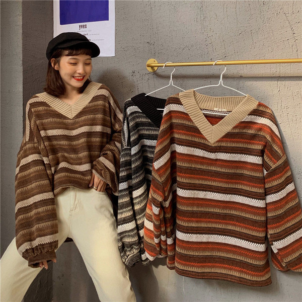 Női hétköznapi széles blúz spitz nyakkivágással, három színben