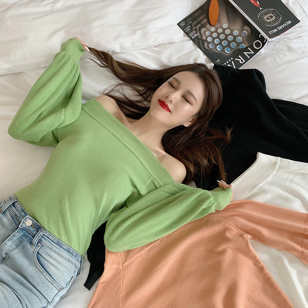 Bluză de damă cu umerii căzuți și mâneci largi în negru, alb, verde și portocaliu