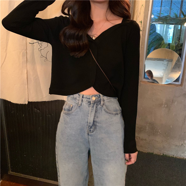 Γυναικεία casual short μπλούζα σε τρία χρώματα με λαιμόκοψη